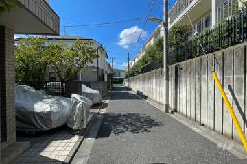 敷地南側の前面道路