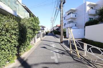 敷地北側の前面道路　