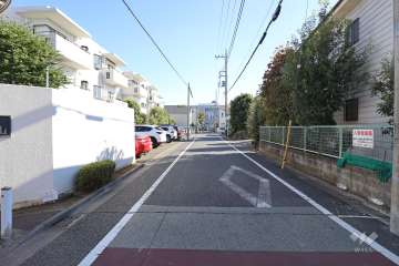 敷地西側の前面道路　