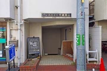 東側のエントランス