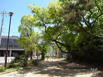 敷地東側には『高木東第一公園』と熊野神社があり、緑豊かです。