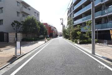 敷地北西側の前面道路　