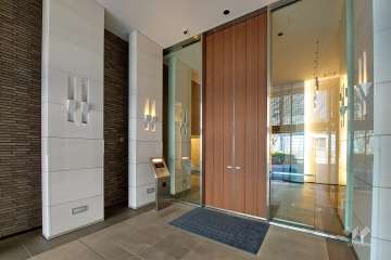 エントランスはオートロック付きです。