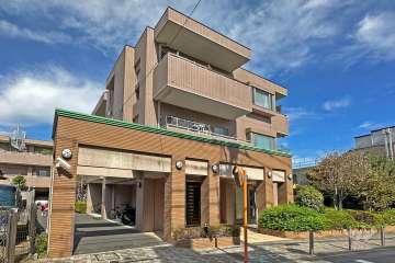 クリオ八幡山壱番館の外観（南西側から）