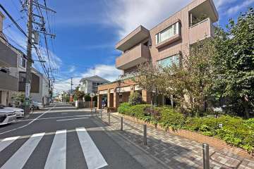 敷地南前面道路（東側から）