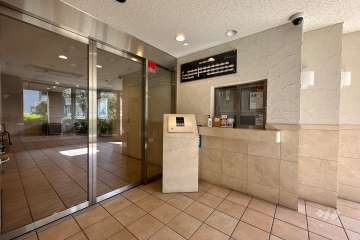 エントランスはオートロック付きです。