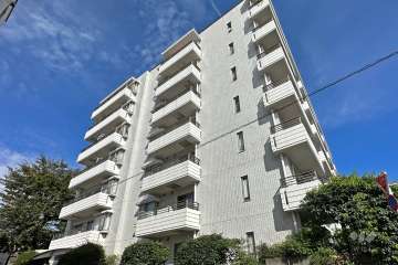 八幡山パークハウスの外観（南西側から）