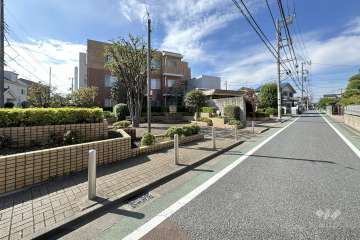 敷地北東側の前面道路