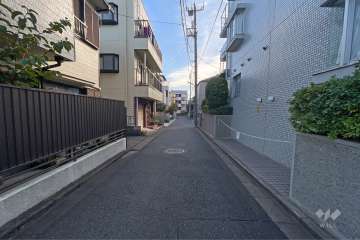 敷地北側の前面道路