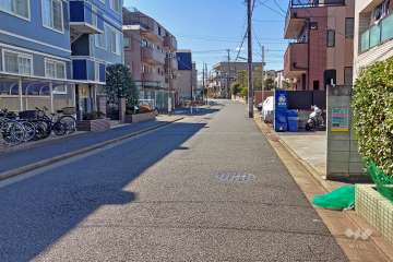 敷地南側の前面道路(東側から)