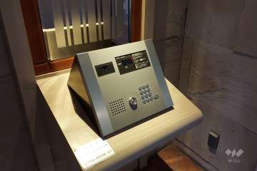 エントランスはオートロック付きです。