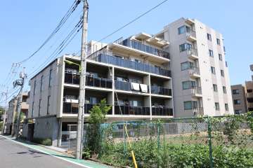 セイガステージ世田谷烏山の外観（西側から）