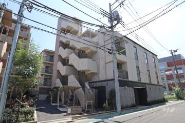 セイガステージ世田谷烏山の外観（北東側から）