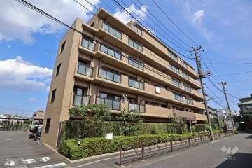 ライオンズマンション世田谷烏山の外観（西側から）