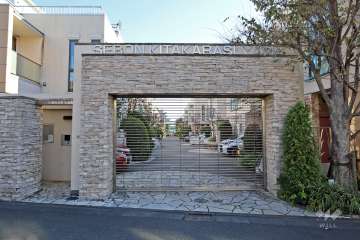 エントランスアプローチ（リングシャッター付き）