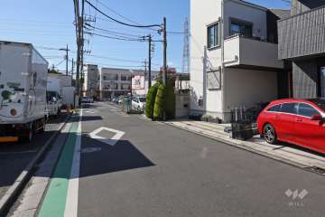 敷地南側の前面道路（東側から）