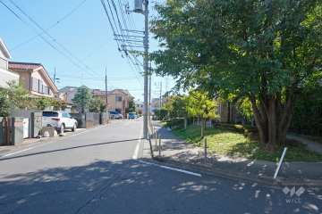 敷地の東側前面道路（北側から