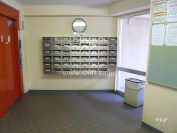 D棟のエントランスホール