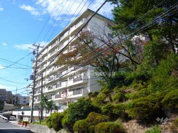 夙川ビューハイツの外観（D棟を南東側から）