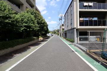 敷地南側の前面道路