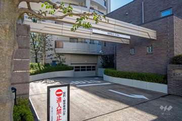 駐車場の出入り口（ゲート付き）