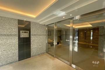 エントランスはオートロック付きです。