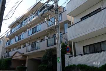 東急ドエルアルス下北沢の外観（北東側から）