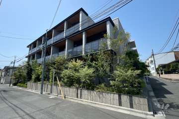 リビオ下北沢の外観（東側から）