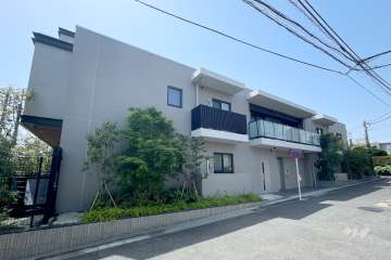 リビオ下北沢の外観(東側から）