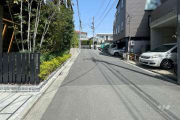 敷地東側の前面道路