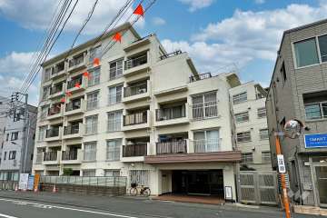 東北沢スカイマンションの外観（北東側から）