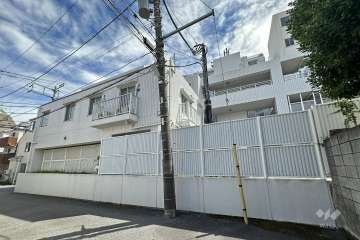 ラヴィドール下北沢の外観（北西側から）