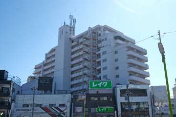 下北沢ハイタウンA棟の外観（北側から）