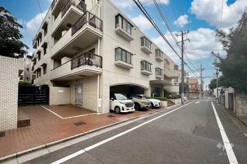 敷地北側の前面道路