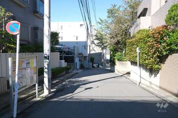 敷地北側の前面道路