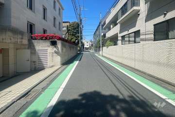 敷地東側の前面道路