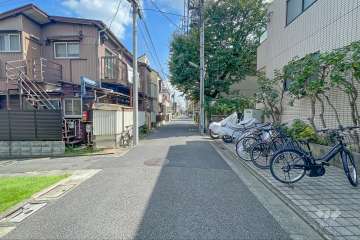 敷地北東側の前面道路