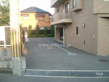 敷地内駐車場への車路