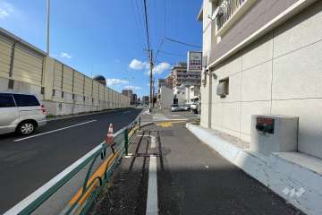 敷地南側の前面道路