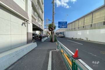 敷地南側の前面道路
