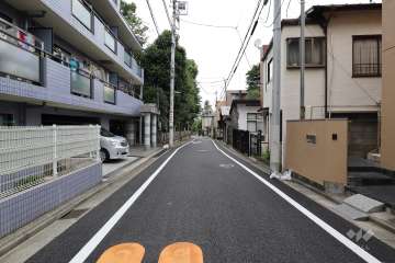 敷地東側の前面道路
