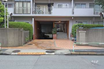駐車場の出入り口