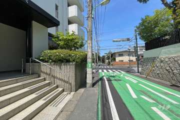 敷地北東側の前面道路