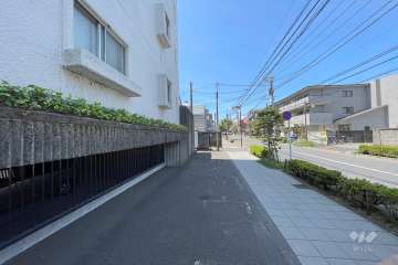 敷地北西側の前面道路