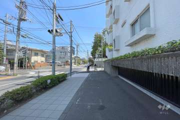 敷地北西側の前面道路