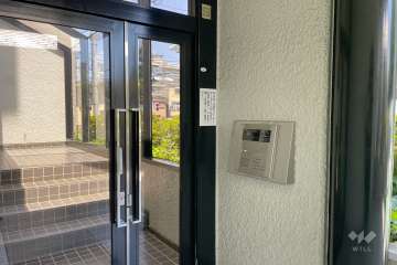 エントランスはオートロック付きです