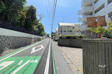 敷地北東側の前面道路