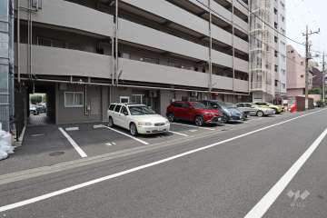 敷地内駐車場（屋外平面式）