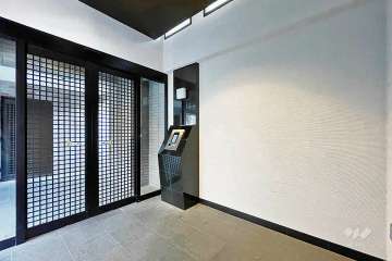 エントランスはオートロック付きです。