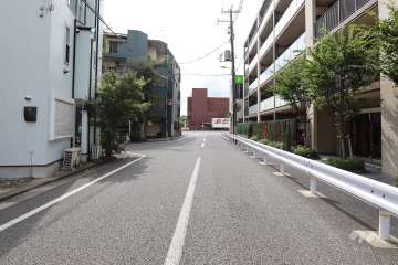 敷地南東側の前面道路